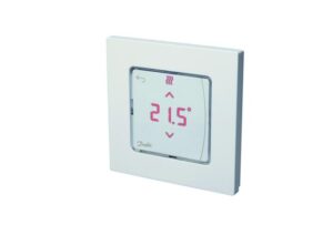 Icon™ su displėjumi, įleidžiamas į sieną patalpos termostatas 230V/50Hz, temp. ribos 5-35C, 3A/230V AC